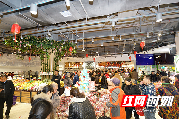 步步高廣場(chǎng)株洲店打造8萬平方米的一站式家庭時(shí)尚生活方式中心。.jpg