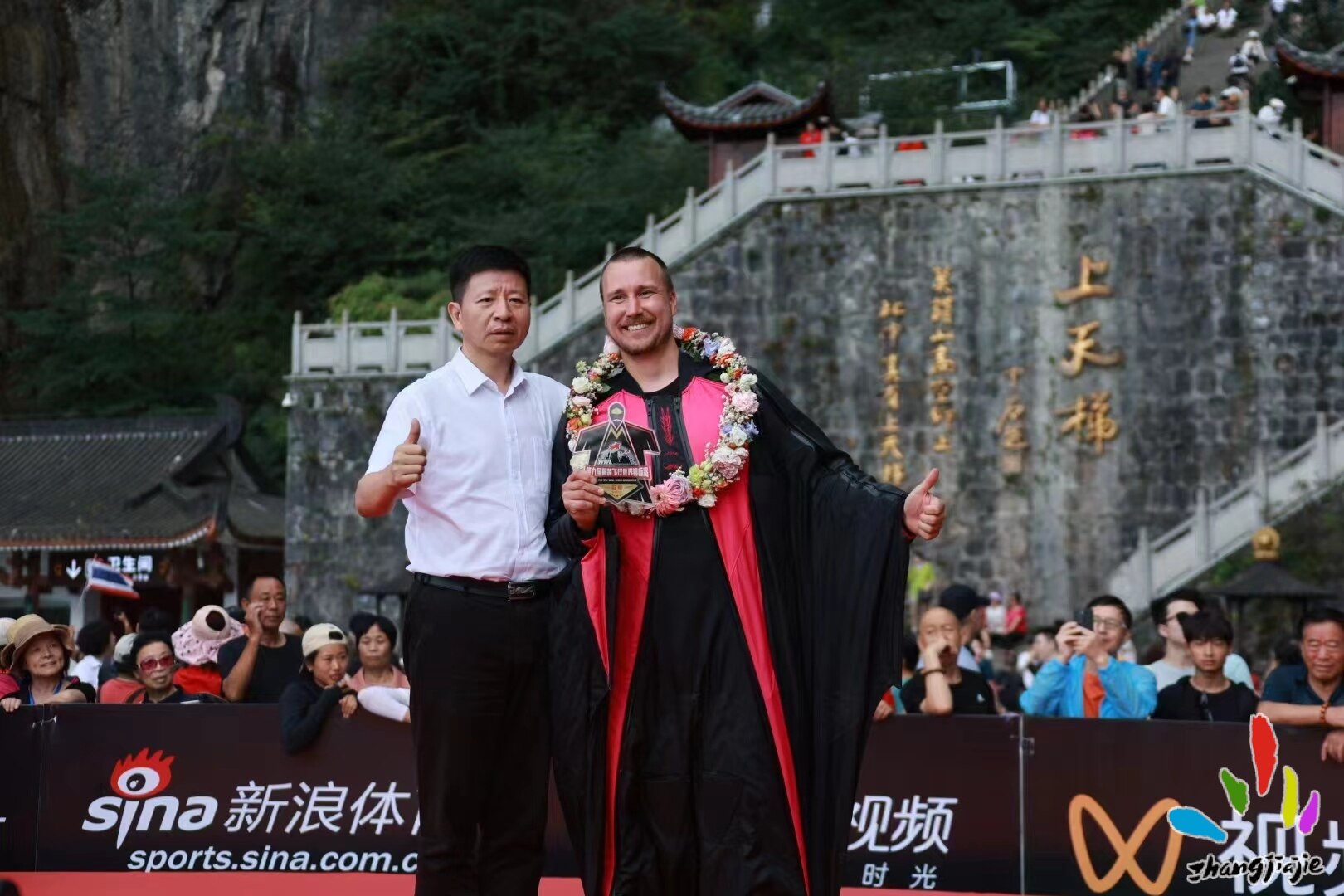 市委副書記、市長(zhǎng)王洪斌為冠軍頒獎(jiǎng)。韓遠(yuǎn)謀 攝